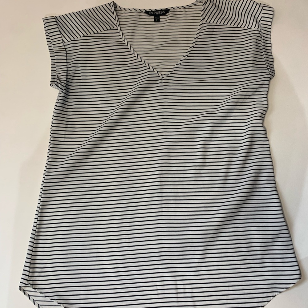 Express shortsleeve blouse